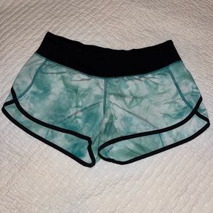 Lululemon Speed Up Low-Rise Lined Short, size 6